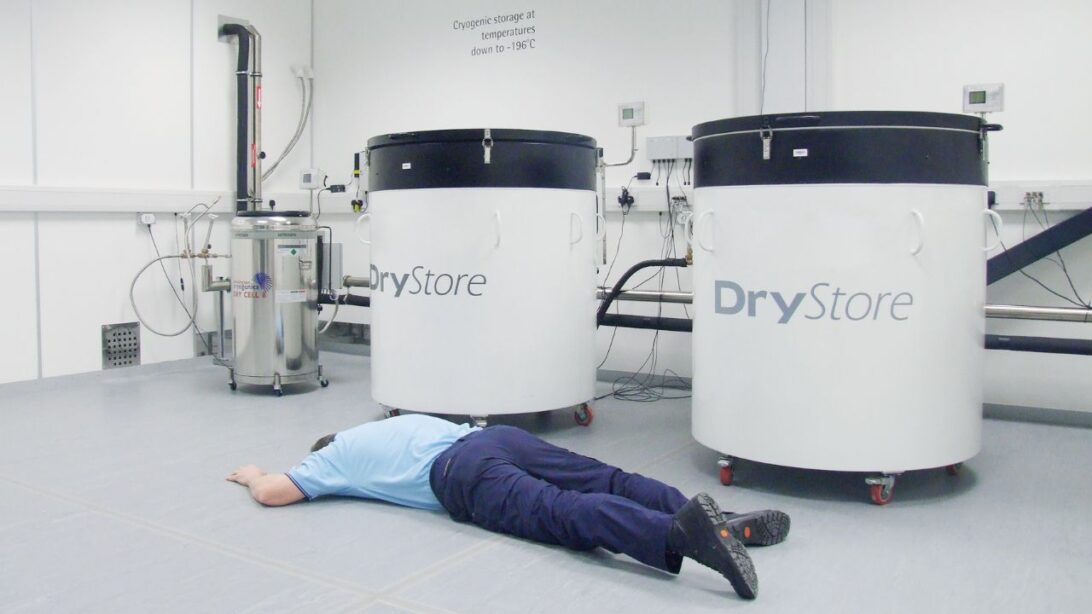 man collapses due to oxygen deficiency